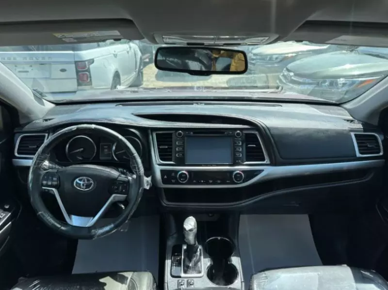 Toyota RAV4   - 2018