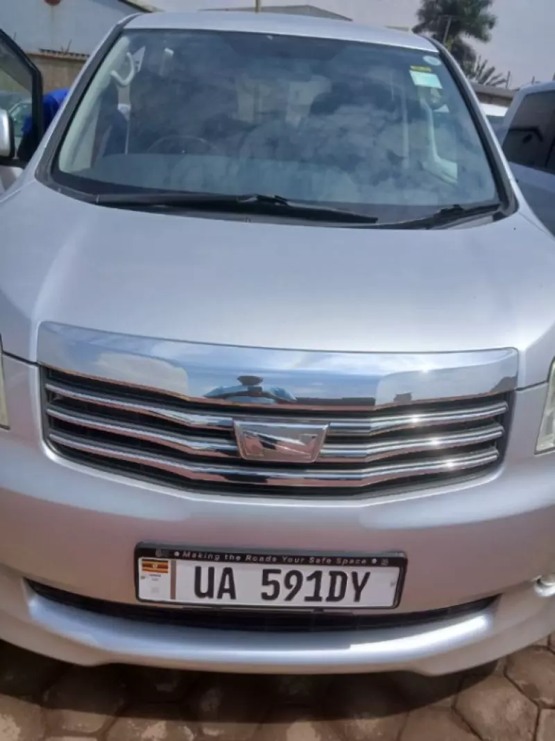 TOYOTA Noah   - 2012