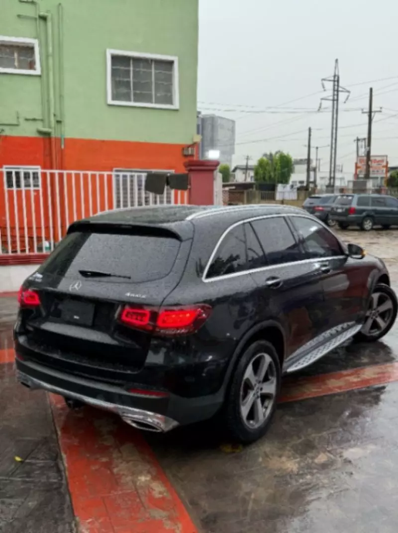 Mercedes-Benz GLC 300   - 2017