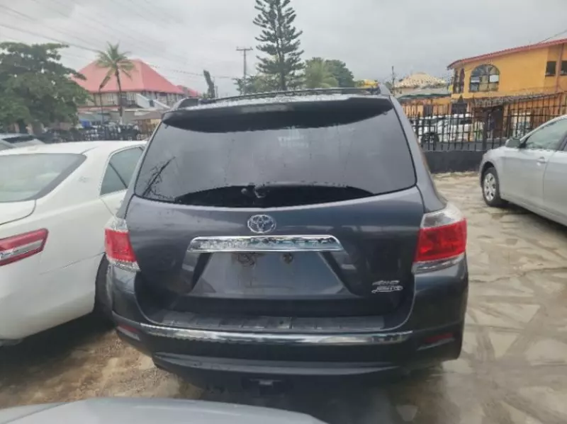 Toyota Highlander   - 2012
