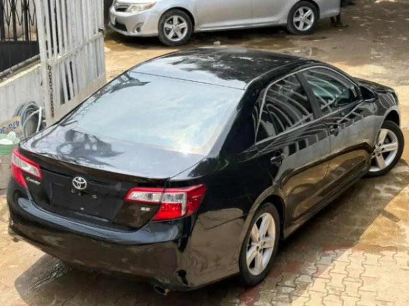 Toyota Camry   - 2012