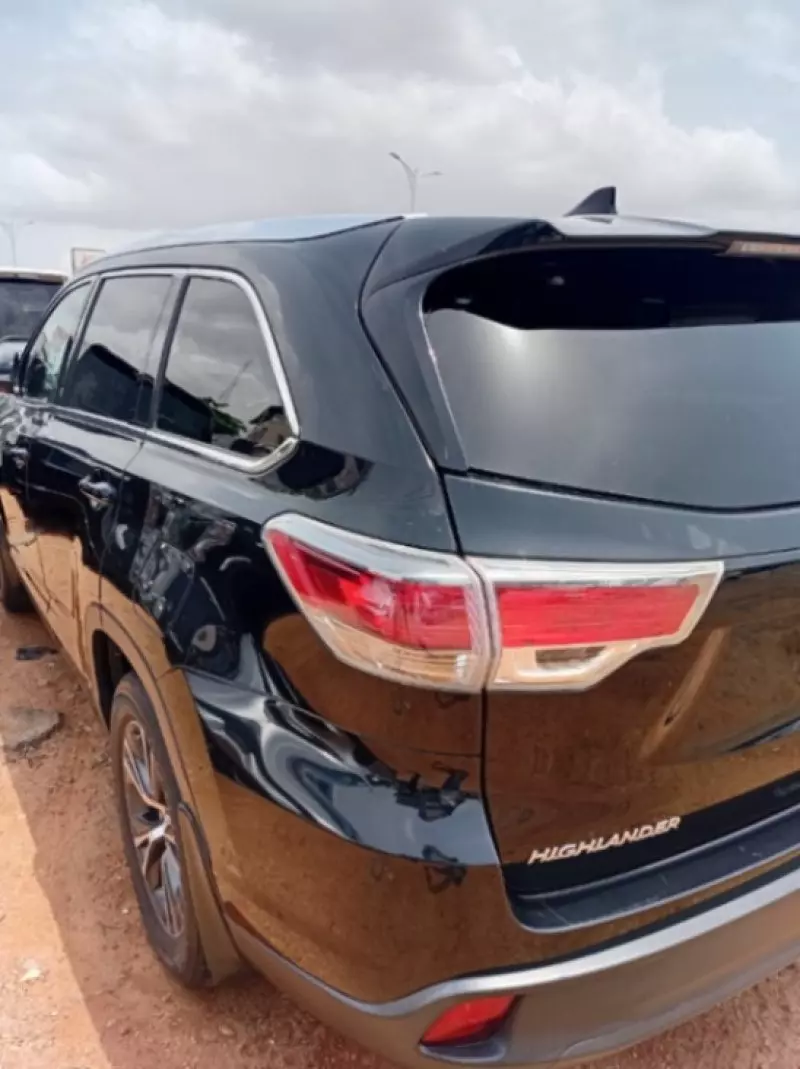 Toyota Highlander   - 2016