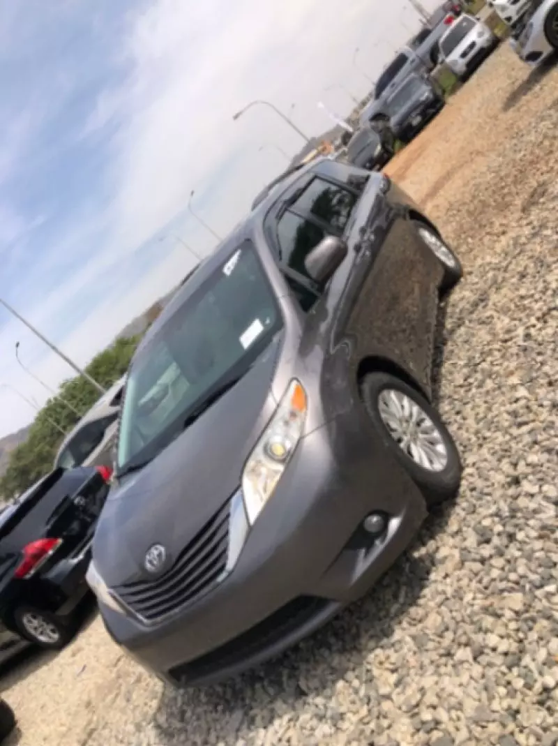 Toyota Sienna   - 2013