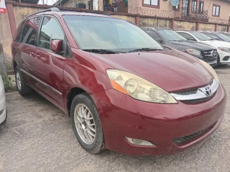 Toyota Sienna   - 2009