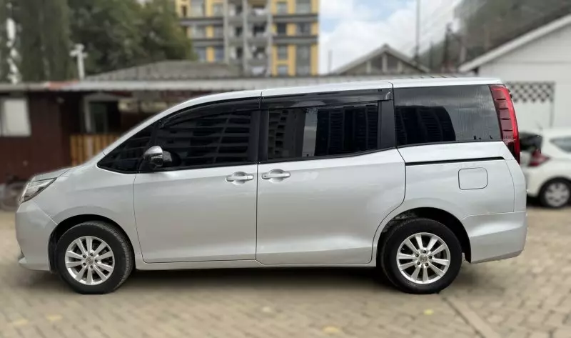 TOYOTA Noah   - 2016