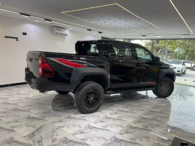 Toyota Hilux   - 2025