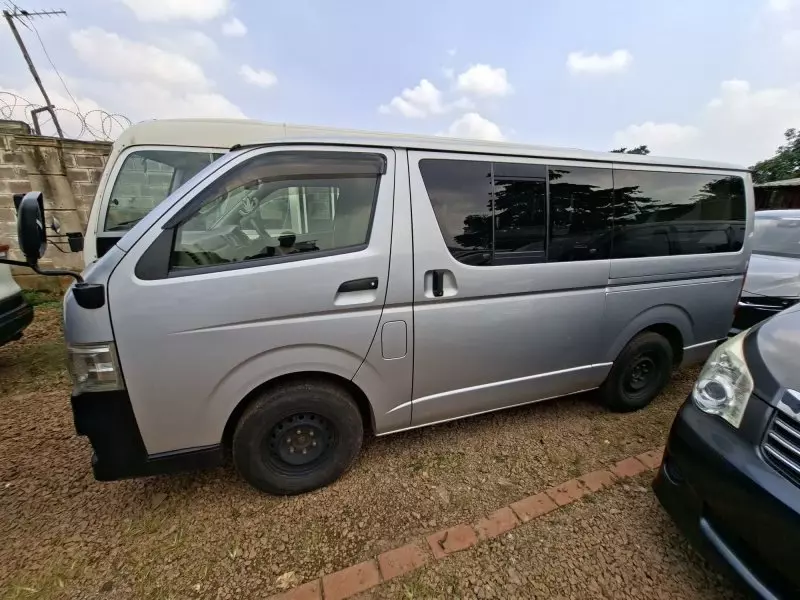Toyota Hiace   - 2013
