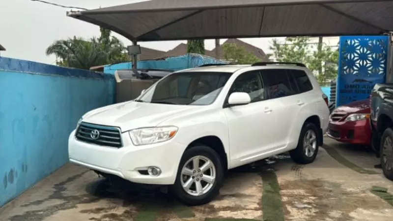 Toyota Highlander   - 2010
