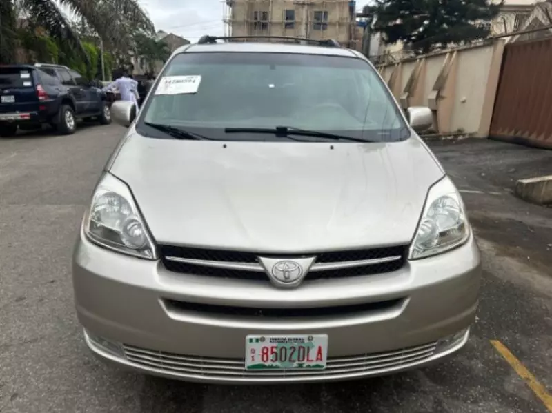 TOYOTA Sienna   - 2005