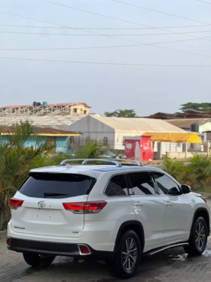 Toyota Highlander   - 2017