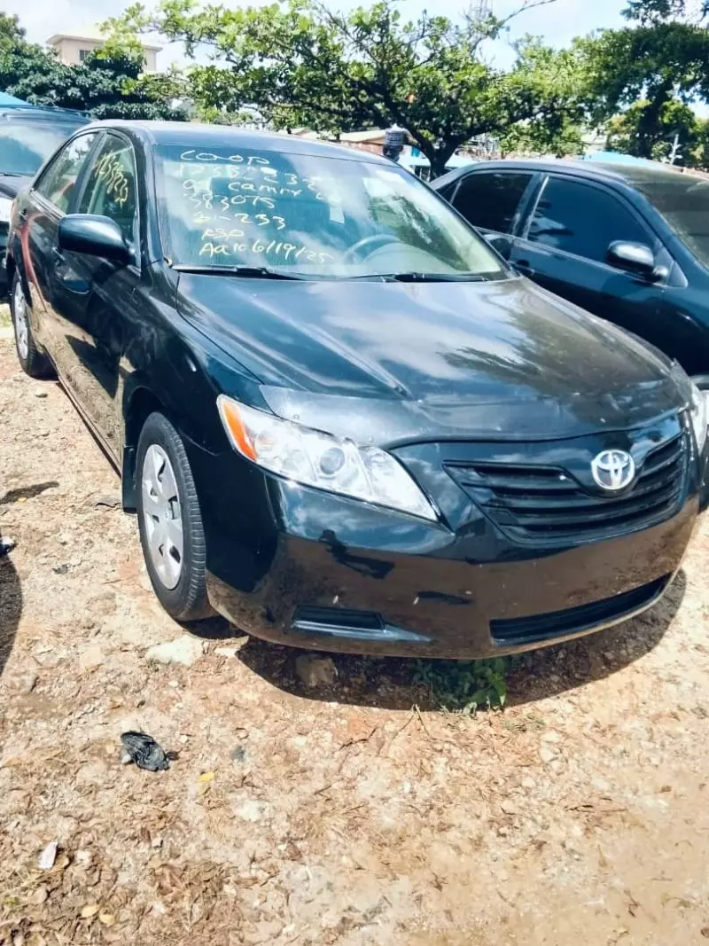 Toyota Camry   - 2009