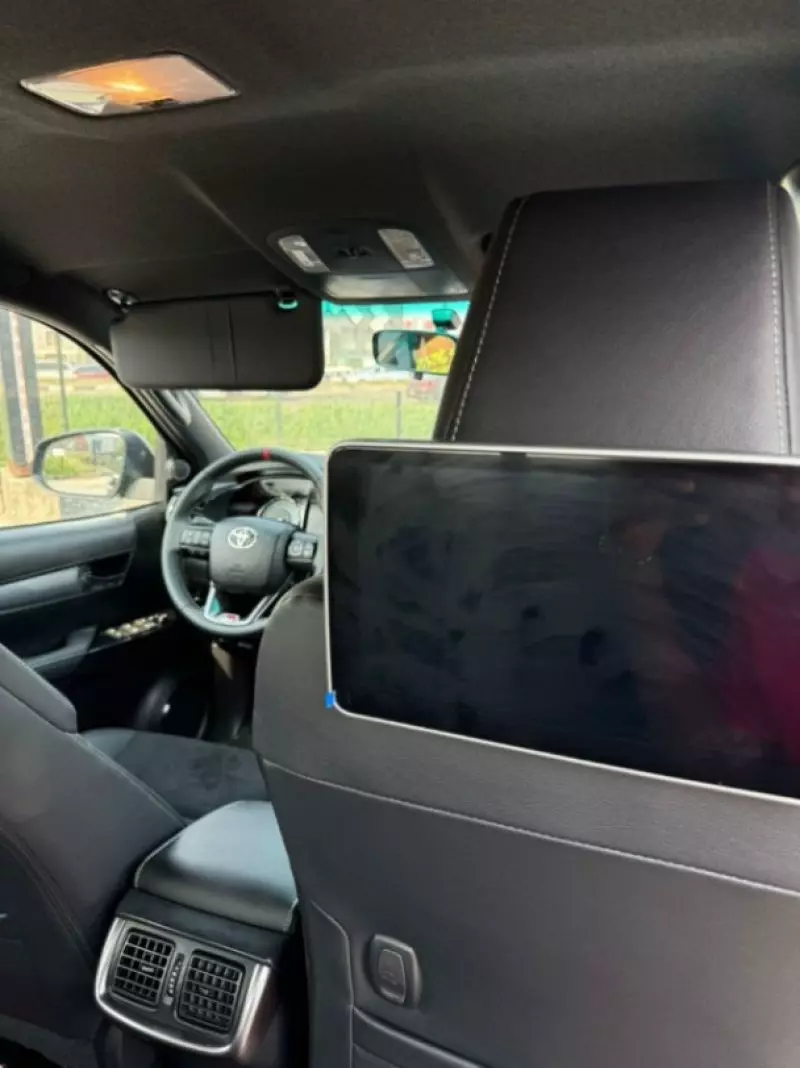 TOYOTA Hilux   - 2025