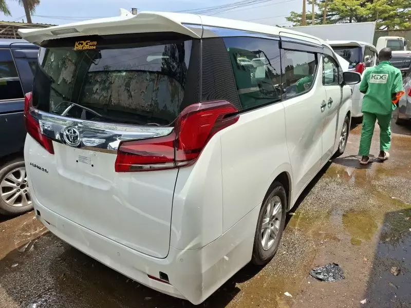 Toyota Alphard   - 2020