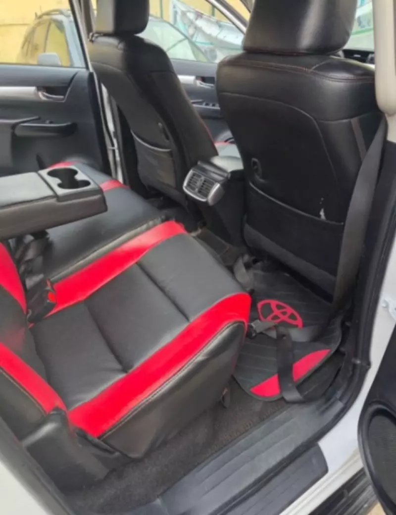 TOYOTA Hilux   - 2019