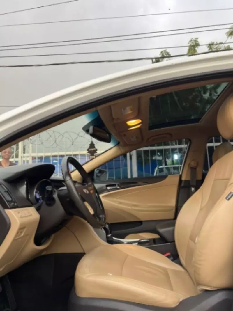 Hyundai Sonata   - 2013