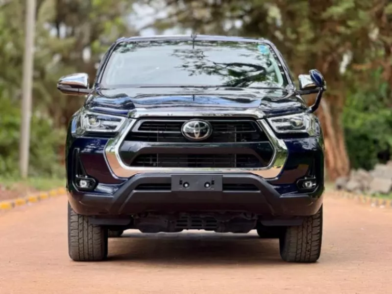 Toyota Hilux   - 2021