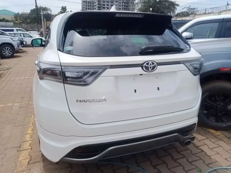 Toyota Harrier   - 2016