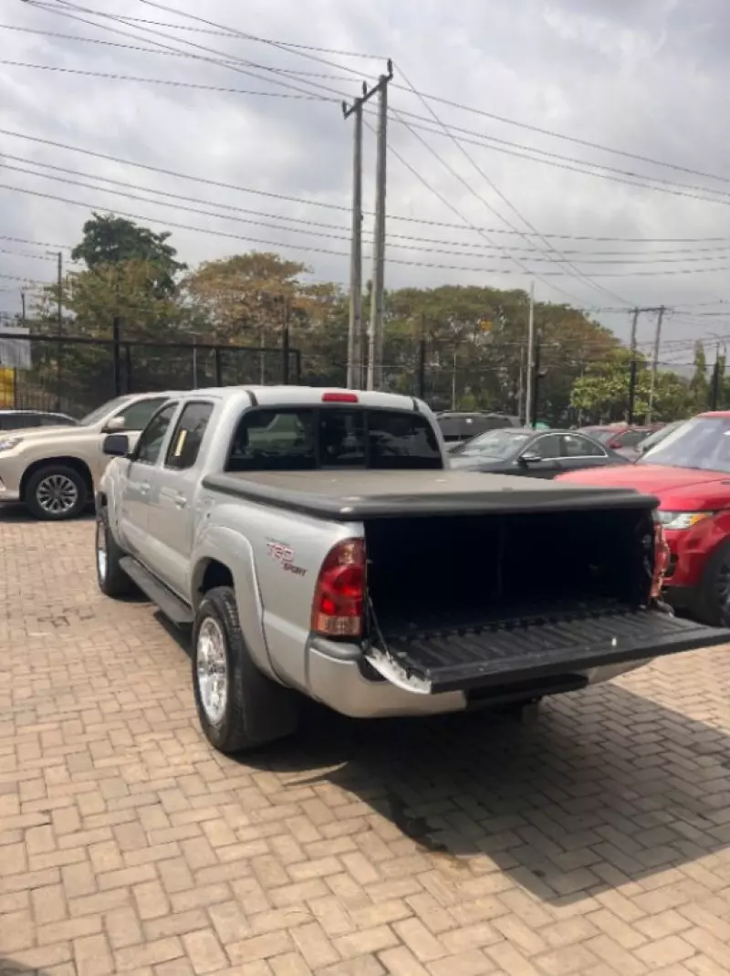 Toyota Tacoma   - 2005
