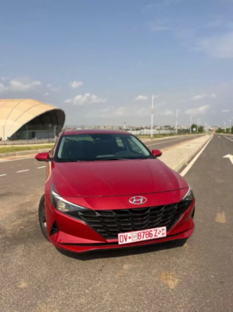 Hyundai Elantra   - 2022