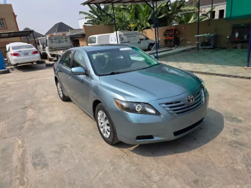 Toyota Camry   - 2008