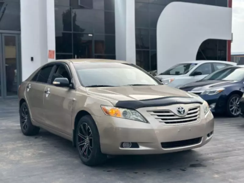 Toyota Camry   - 2009