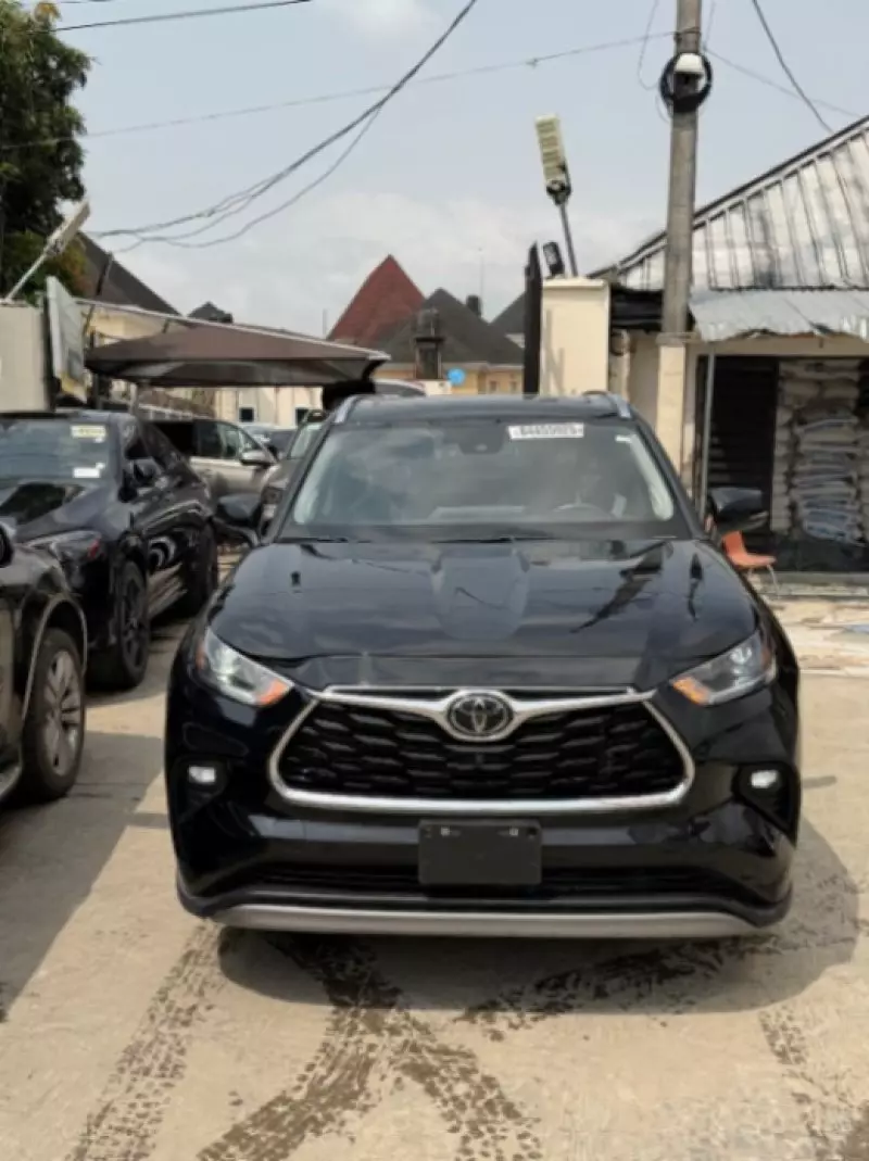 Toyota Highlander   - 2021