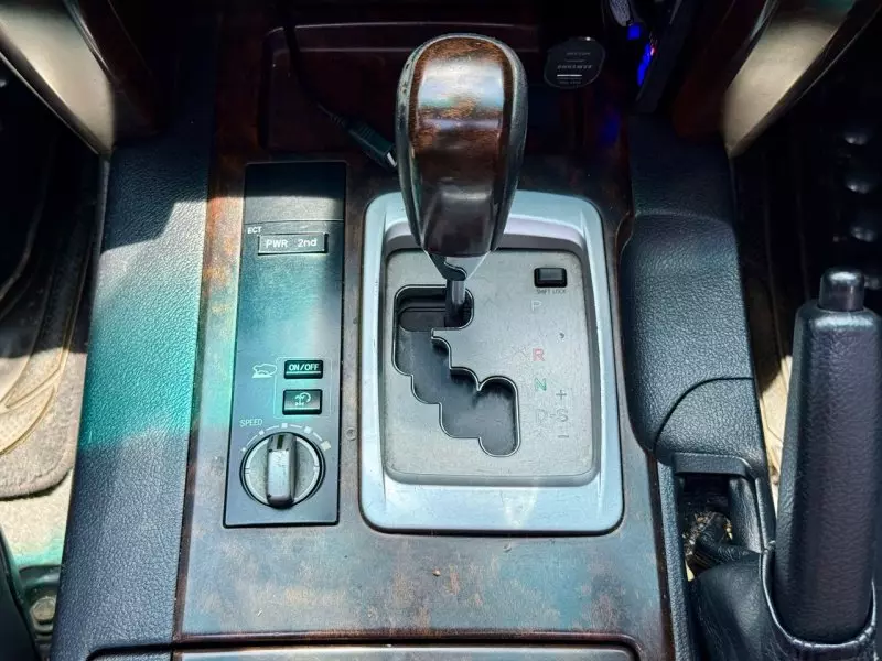 Toyota Land Cruiser V8   - 2012