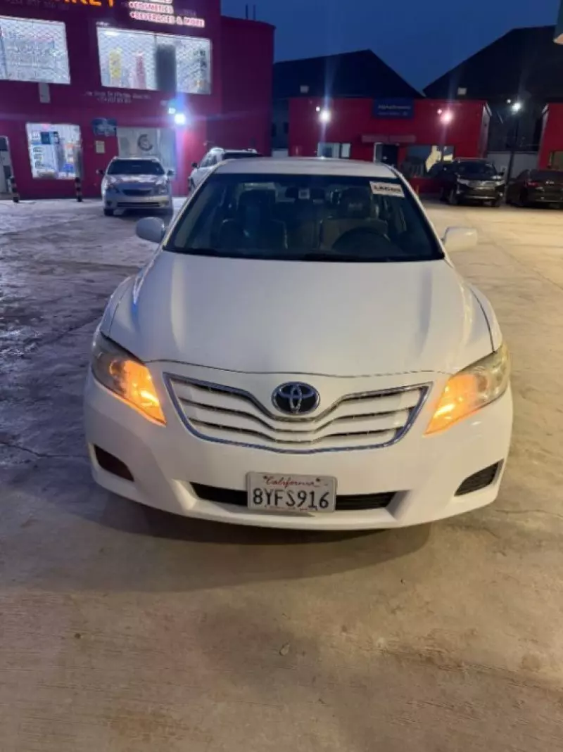 Toyota Camry   - 2011