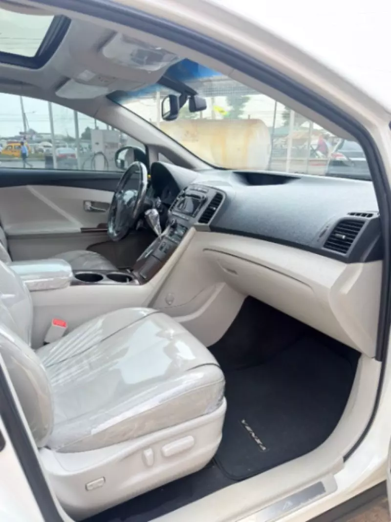 Toyota Venza   - 2011