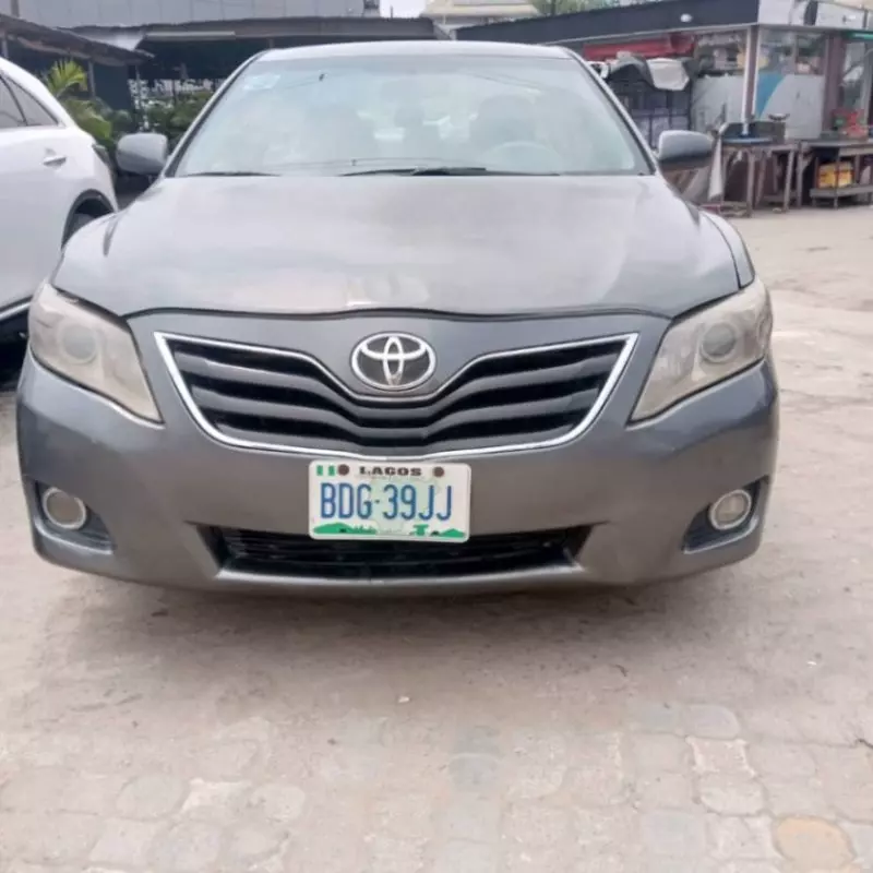Toyota Camry   - 2011
