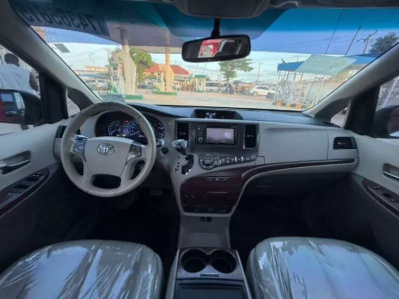 TOYOTA Sienna   - 2013