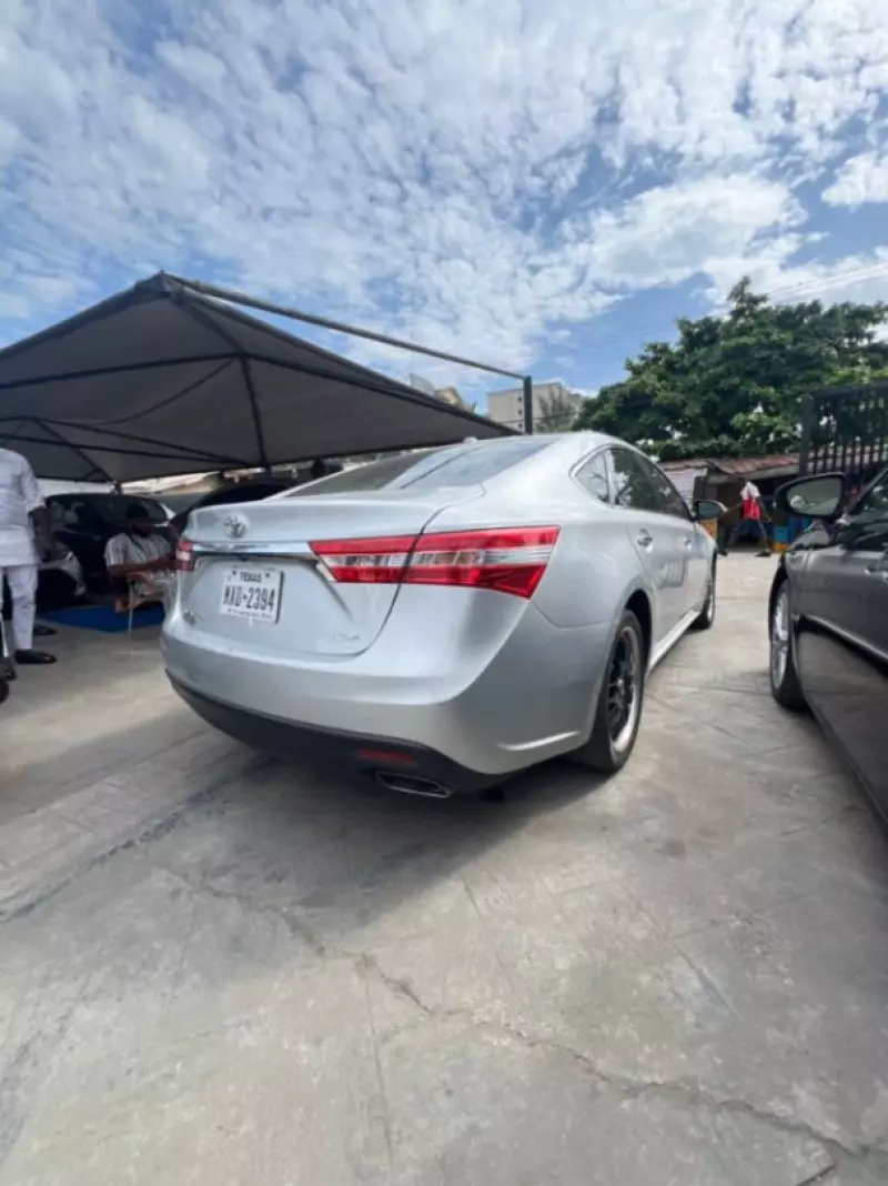 Toyota Avalon   - 2013