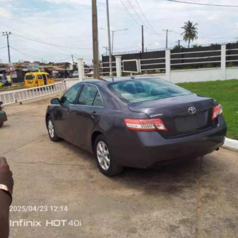 Toyota Camry   - 2011