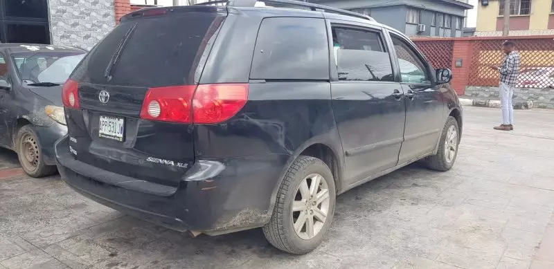 Toyota Sienna   - 2009