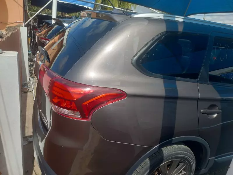 Mitsubishi OUTLANDER   - 2016