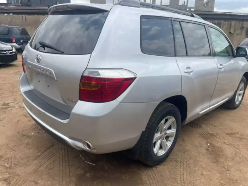 Toyota Highlander   - 2010