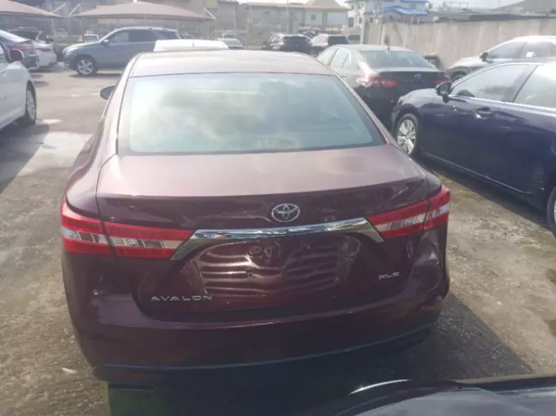 Toyota Avalon   - 2014