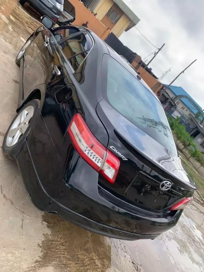 Toyota Camry   - 2010