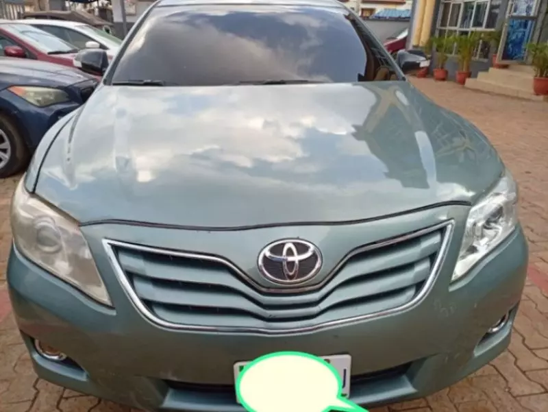 Toyota Camry   - 2010