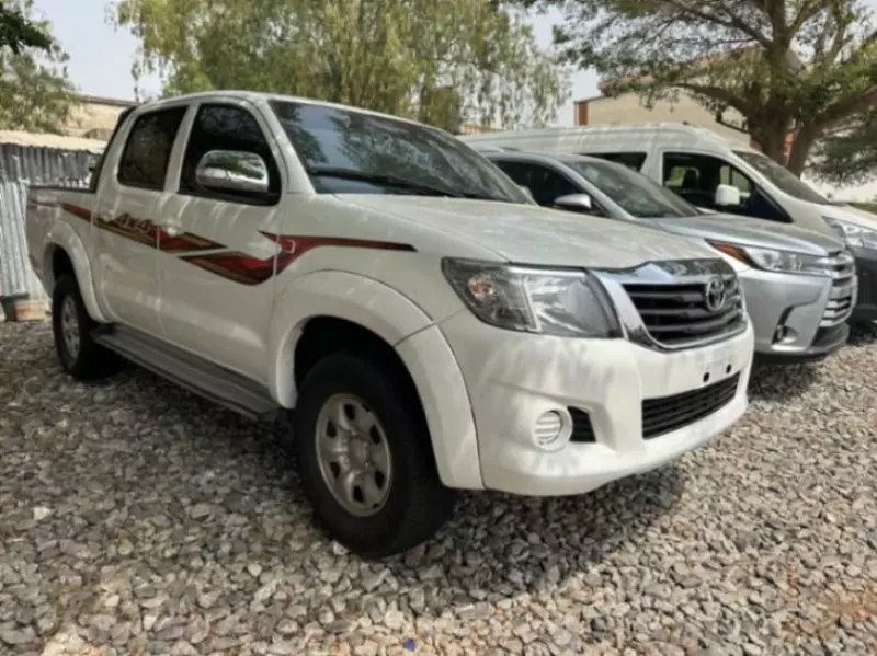 Toyota Hilux   - 2011