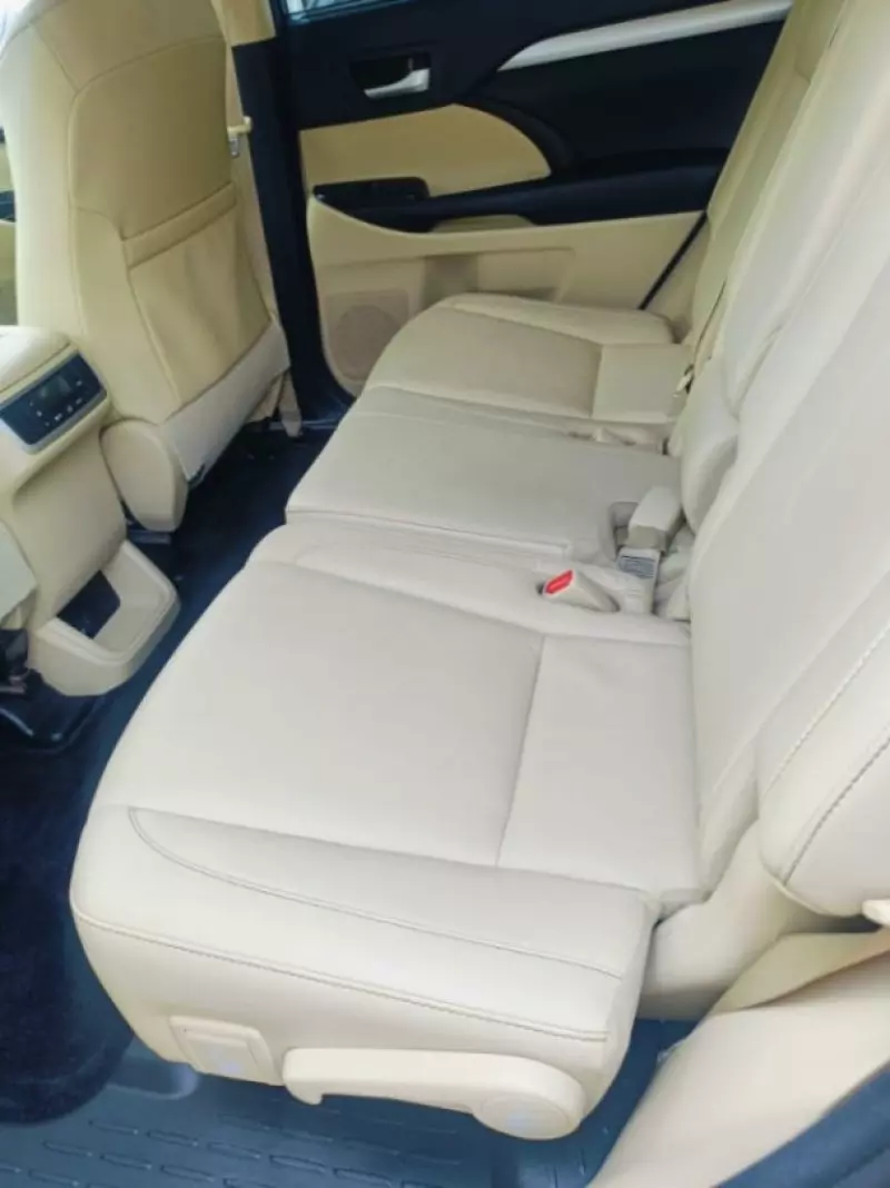 Toyota Highlander   - 2016