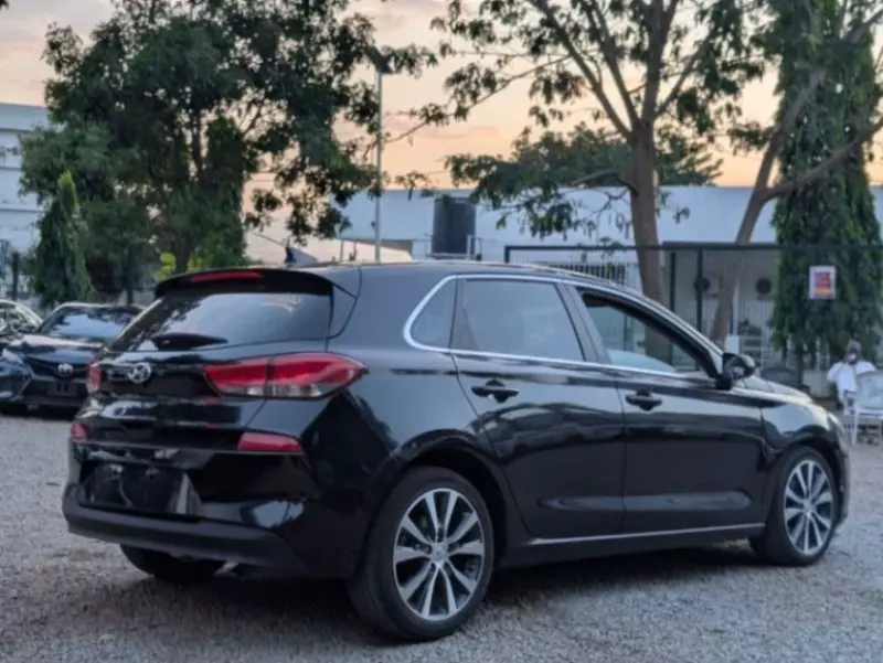 Hyundai Elantra GT   - 2019