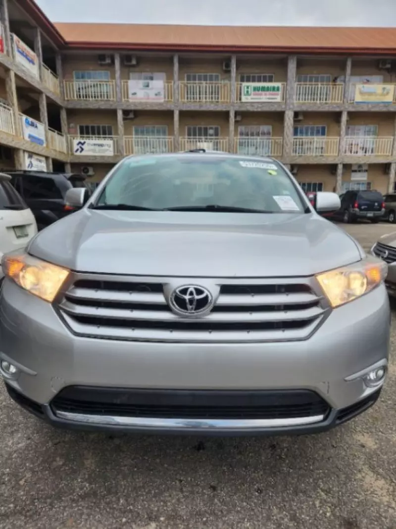 Toyota Highlander   - 2012