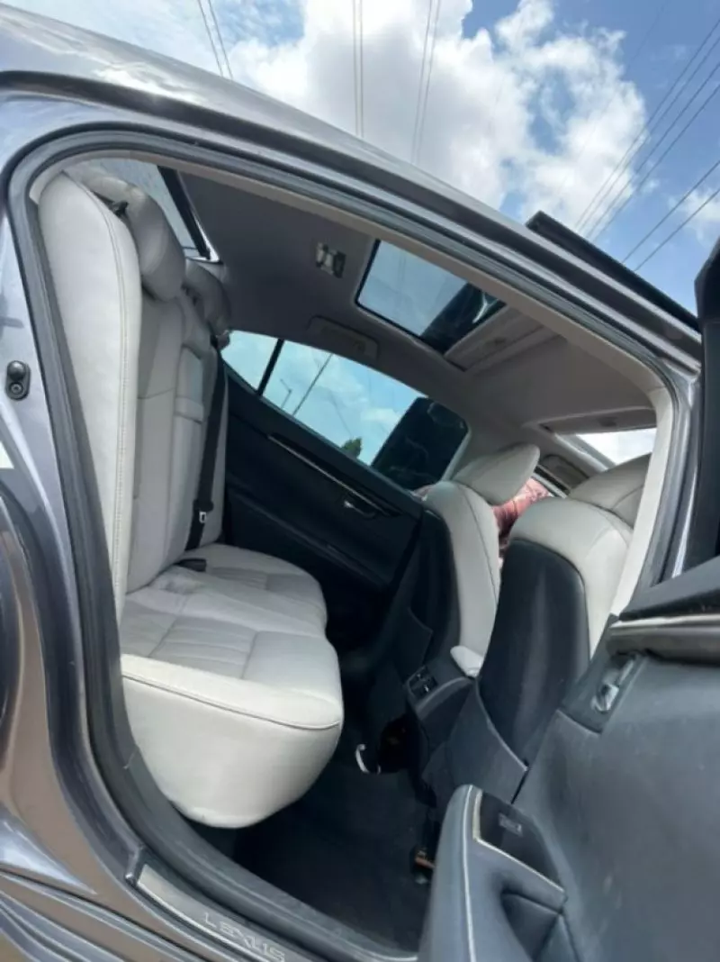Lexus ES   - 2016