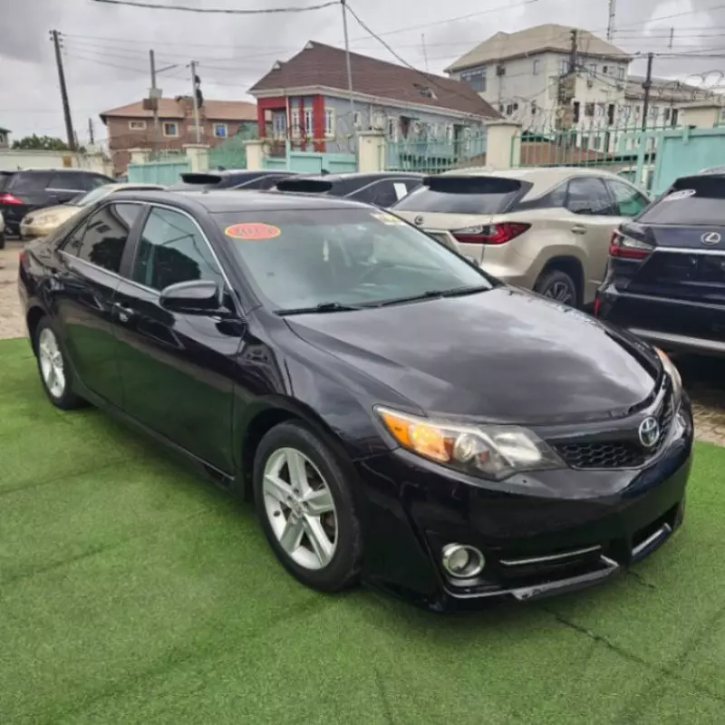 Toyota Camry   - 2014