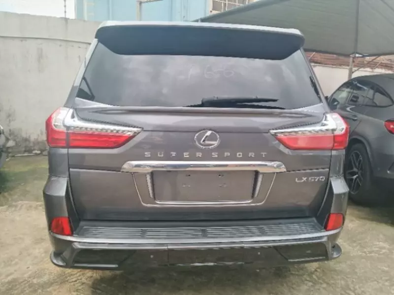 Lexus LX 570   - 2016