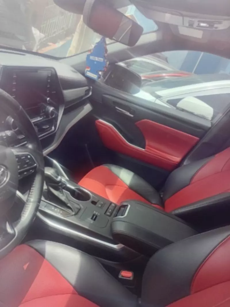 Toyota Highlander   - 2021