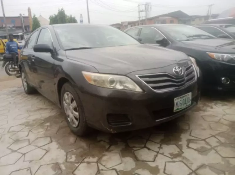 Toyota Camry   - 2011