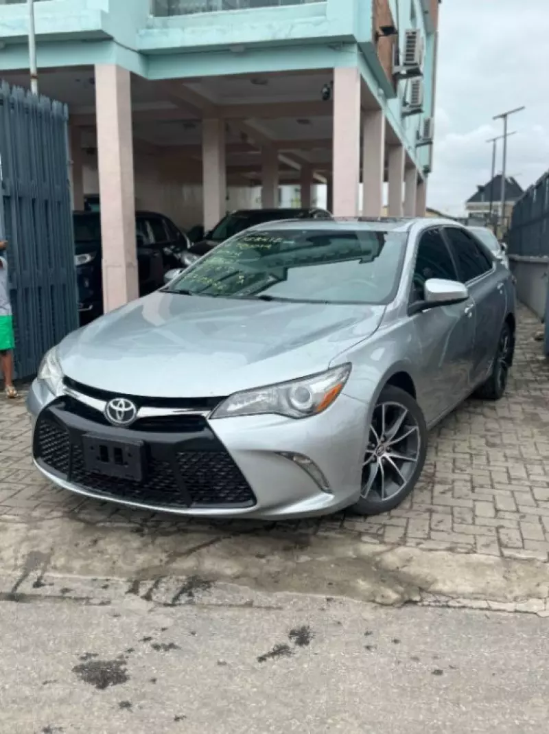 TOYOTA Camry - 2016