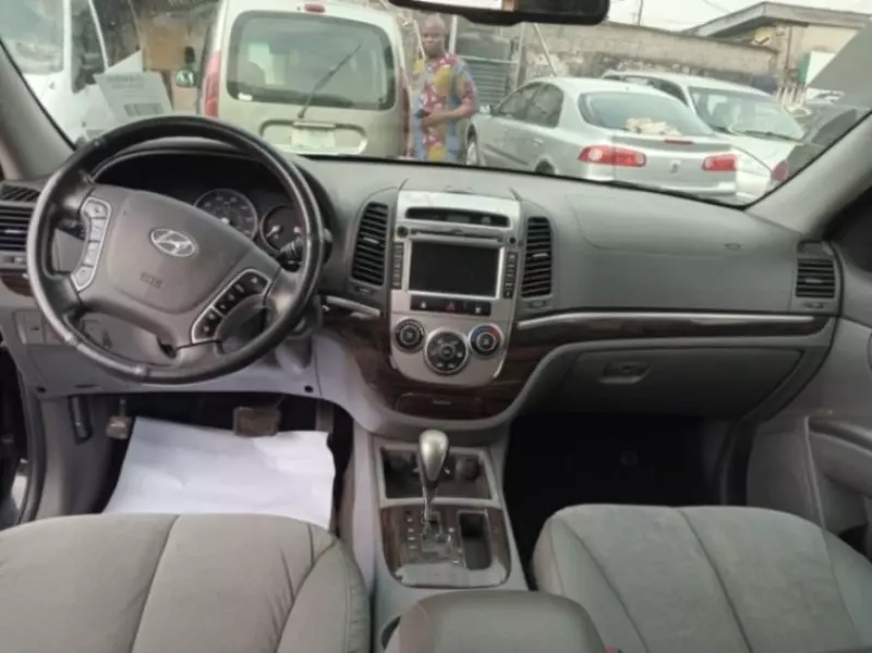 Hyundai Santa Fe   - 2012